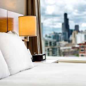 Zimmer mit Kingsize-Bett